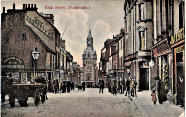 Postcard showing Dunfermline High Street, cx1900, showing two gas lamps - one at junction of High Street/Guildhall Street, the other hanging from facia of shop at junction of High Street/Cross Wynd